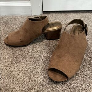 Life Stride Peep-Toe Heels